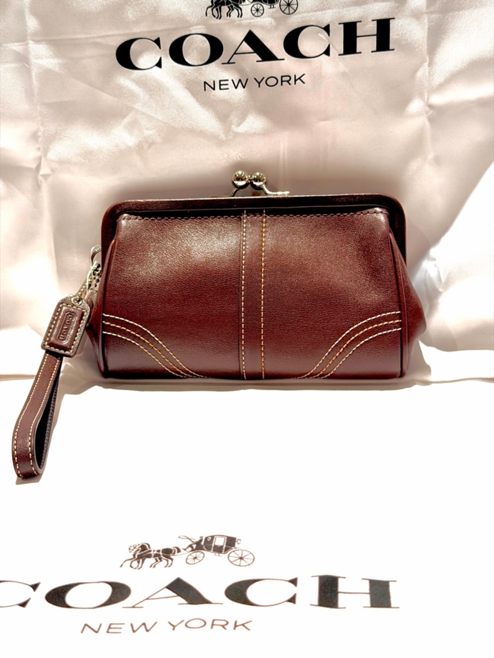 Vintage Y2K Gem: Coach Soho Mahogany Leather Kisslock Wristlet-NWT